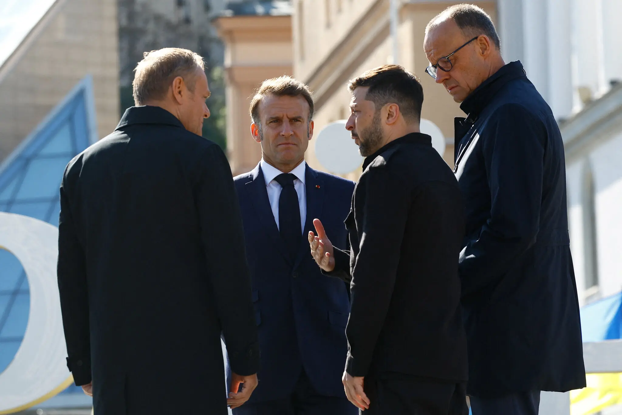 Зліва направо: прем'єр-міністр Польщі Дональд Туск, президент Франції Еммануель Макрон, президент України Володимир Зеленський та канцлер Німеччини Фрідріх Мерц у Києві в суботу 10 травня 2025 року.